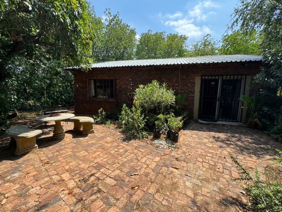 6 Bedroom Property for Sale in Hartbeespoort Rural North West